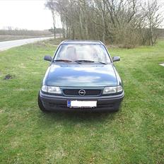 Opel astra f sedan ( DØD )