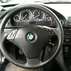 BMW 523I e39 * SOLGT *