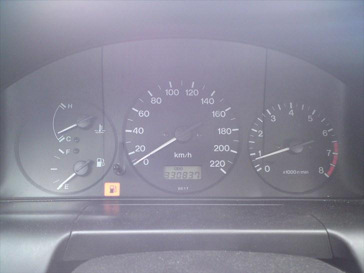 Mazda 323 BA Sedan GLX solgt billede 6