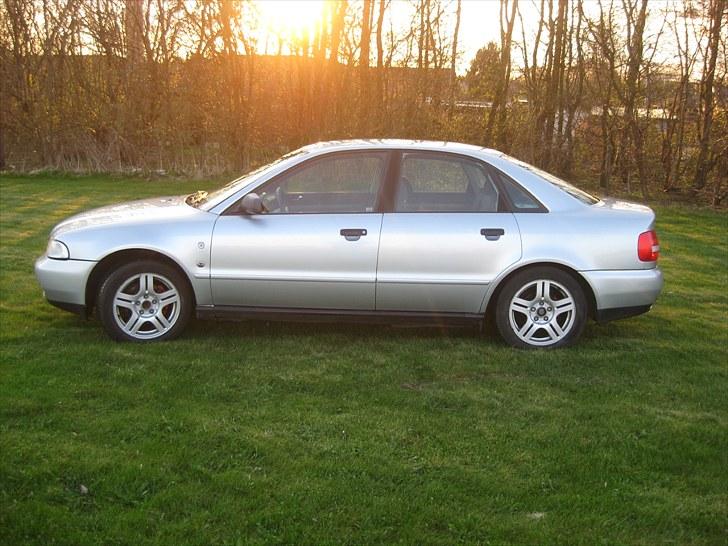 Audi A4 1,6 billede 1