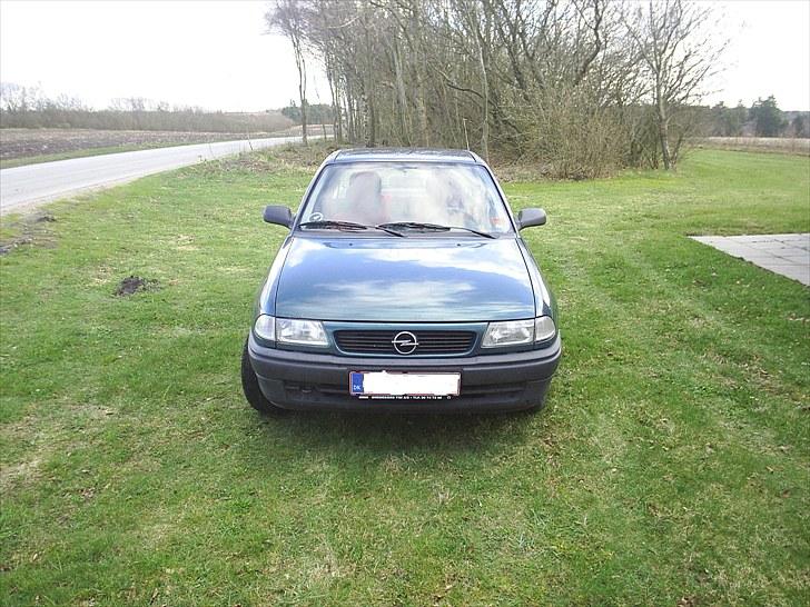 Opel astra f sedan ( DØD ) billede 1