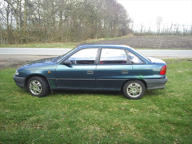Opel astra f sedan ( DØD ) billede 17