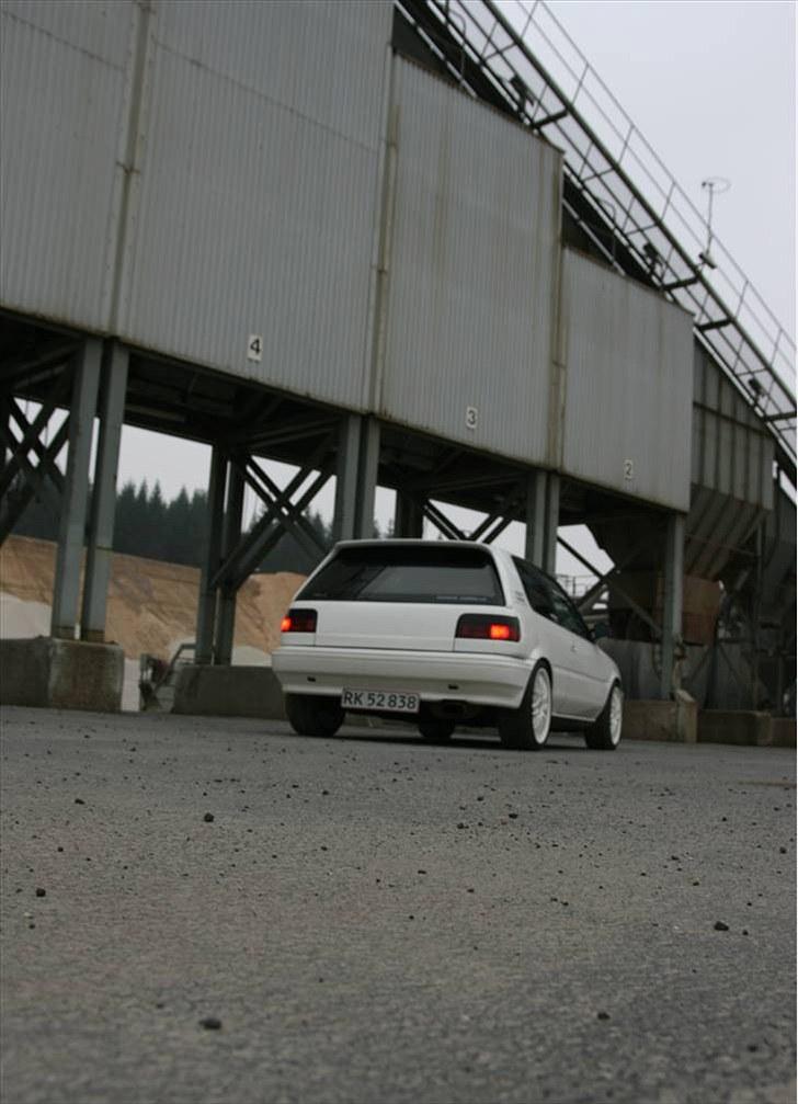 Toyota Corolla 1300  - Før den lille skade foran :) billede 4