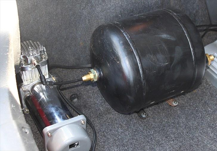 Peugeot 306 XTdt SOLGT - Kompressor + tank til hornet billede 4