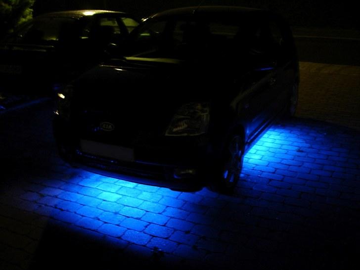 Kia Picanto 1.1 EX (Solgt) - Blå Neon. Og det er ikke en fisk :-) billede 9