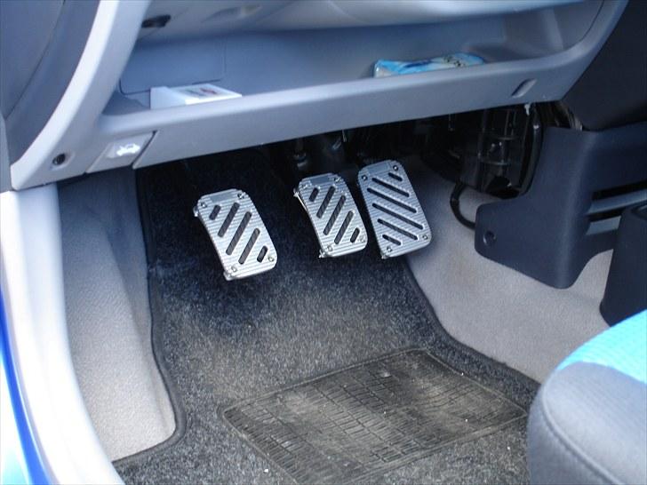 Kia Picanto 1.1 EX (Solgt) - Sports pedaler. Giver et lidt bedre grip. billede 16