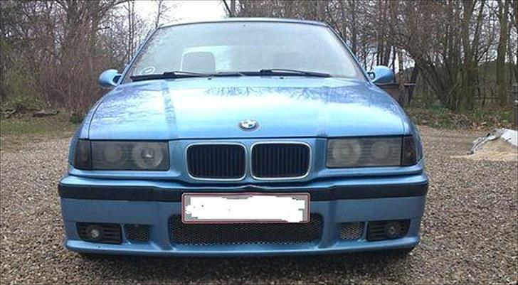BMW E36 325i Sedan SOLGT - Gamle billeder - Med de gamle forlygter billede 2