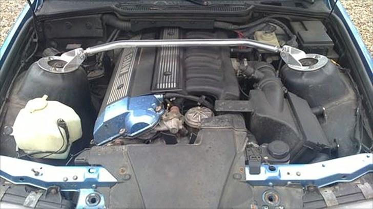 BMW E36 325i Sedan SOLGT billede 5