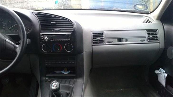 BMW E36 325i Sedan SOLGT billede 9