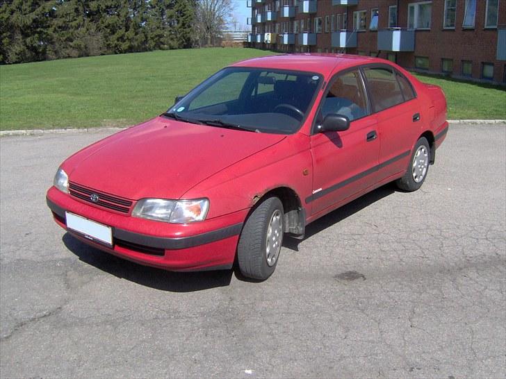 Toyota Carina E billede 1