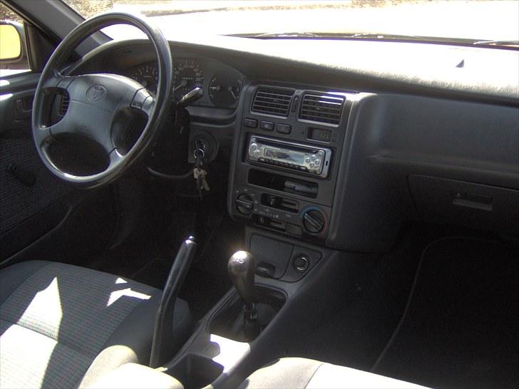 Toyota Carina E billede 4