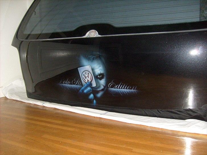 VW polo 6n GTI  (SOLGT) - den nye bagklap med airbrush af jokeren og tekst ( polo gti edition ) i bagrunden billede 17