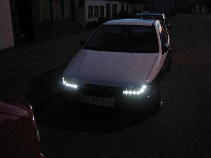 VW polo 6n GTI  (SOLGT) - De nye dayline forlygter. ser godt ud må man sige. hver sin smag ;) billede 18