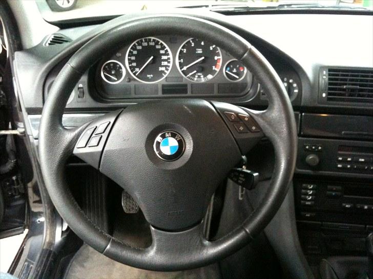 BMW 523I e39 * SOLGT * billede 2
