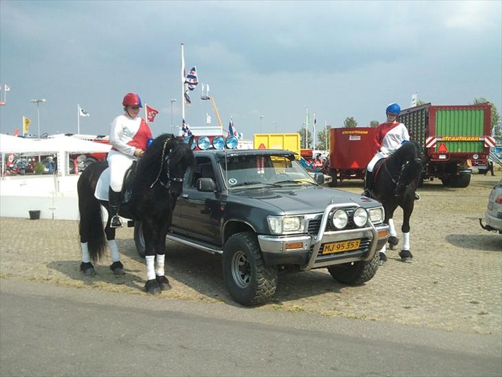 {{currentPhoto.altText}} billede {{currentPhoto.number}}