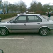 BMW 520i e28 *VÆK*