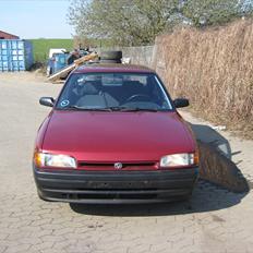 Mazda 323 Sedan Solgt !!!