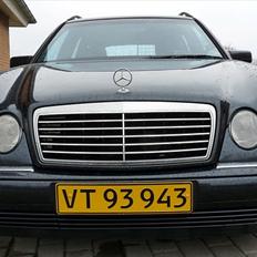 Mercedes Benz E300 TD Avantgarde SOLGT