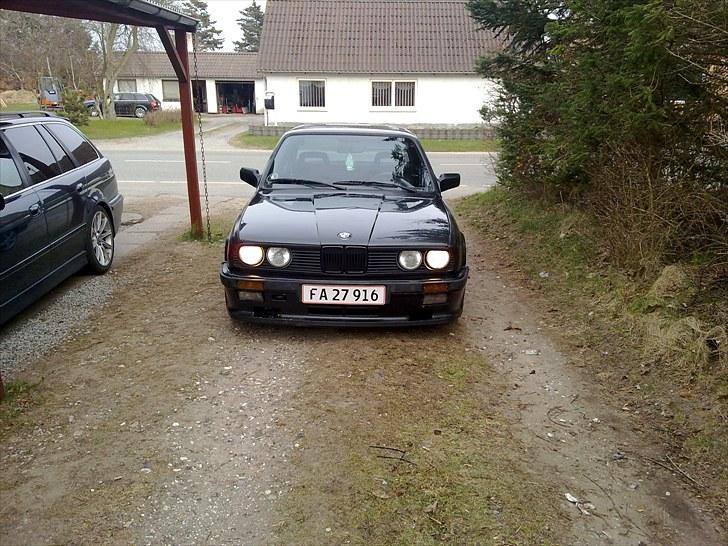 BMW E30 320i SOLGT - Nye billeder taget den 25/4-10   billede 1
