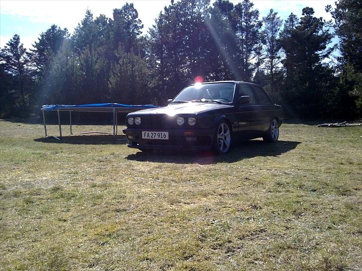 BMW E30 320i SOLGT - Nye billeder taget den 25/4-10   billede 2