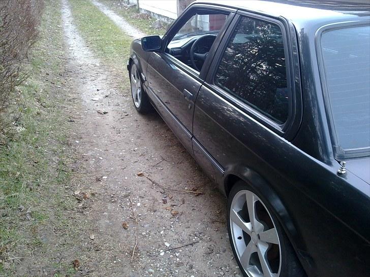 BMW E30 320i SOLGT - Nye billeder taget den 25/4-10   billede 8