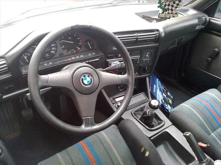 BMW E30 320i SOLGT - Nye billeder taget den 25/4-10   billede 9