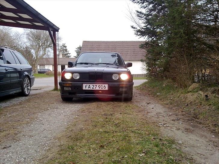 BMW E30 320i SOLGT - Nye billeder taget den 25/4-10   billede 12