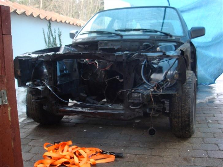 BMW E30 320i SOLGT - udskiftning af motor, samt renovering af motorrum. billede 15