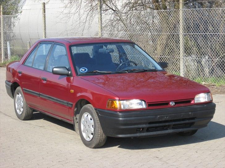 Mazda 323 Sedan Solgt !!! billede 1