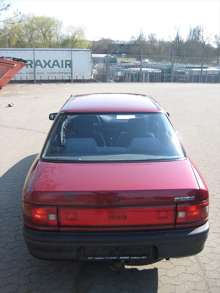 Mazda 323 Sedan Solgt !!! billede 7