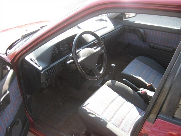Mazda 323 Sedan Solgt !!! billede 9