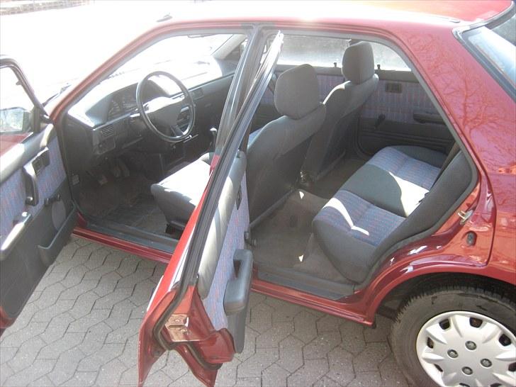 Mazda 323 Sedan Solgt !!! billede 12