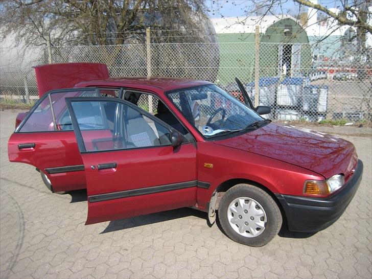 Mazda 323 Sedan Solgt !!! billede 14