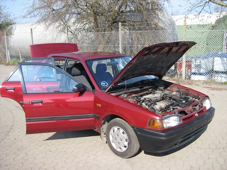 Mazda 323 Sedan Solgt !!! billede 15