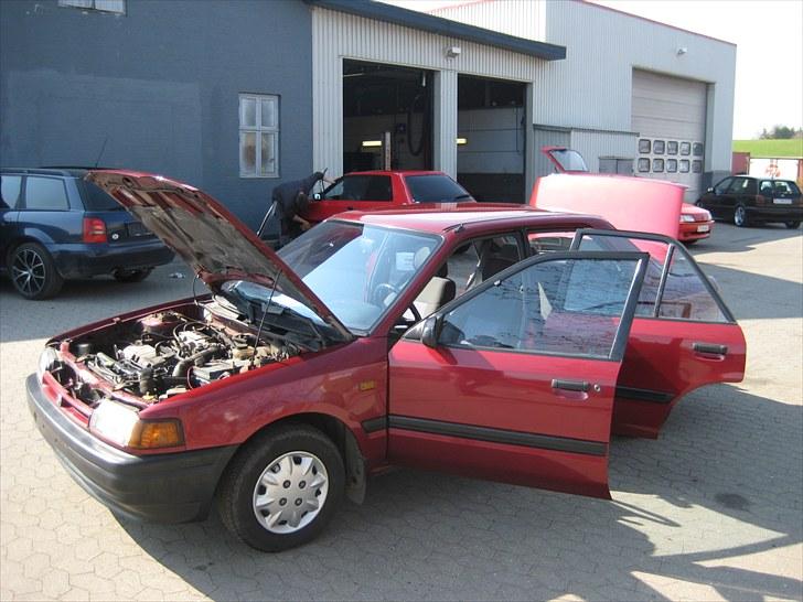Mazda 323 Sedan Solgt !!! billede 17
