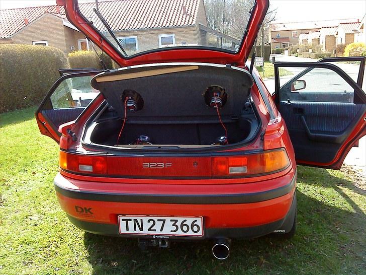 Mazda 323F 1,6 GLX SOLGT :( billede 15
