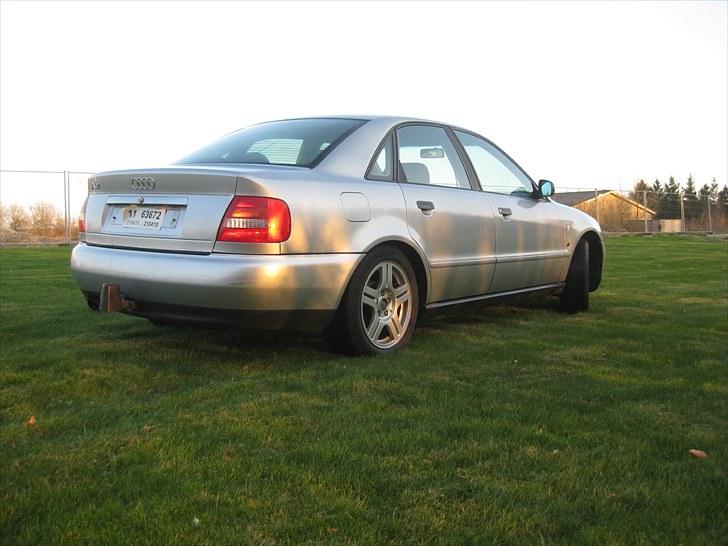 Audi A4 1,6 billede 7