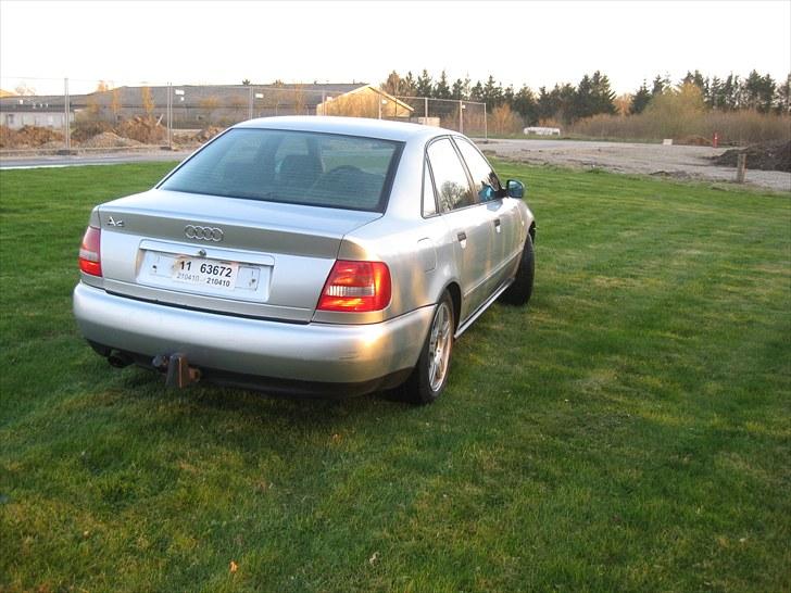 Audi A4 1,6 billede 8