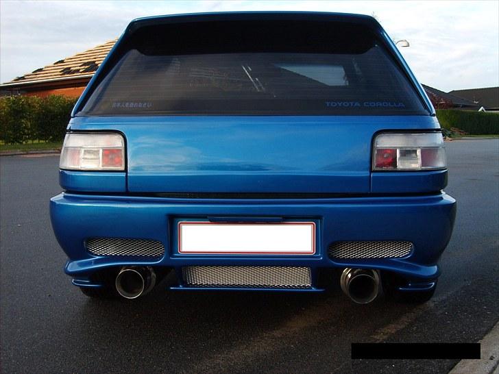 Toyota Corolla S-serie TIL SALG! - Pakfeifer bagkofanger, som er modificeret så der er plads til to afgange - desværre buer lortet under klappen grrrr!!!! billede 4