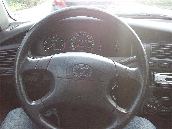 Toyota carina E BYTTET billede 2