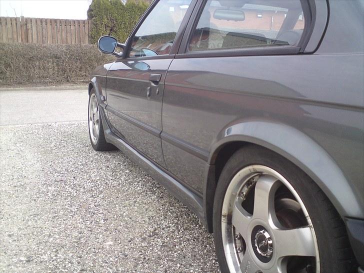 BMW 320i billede 2
