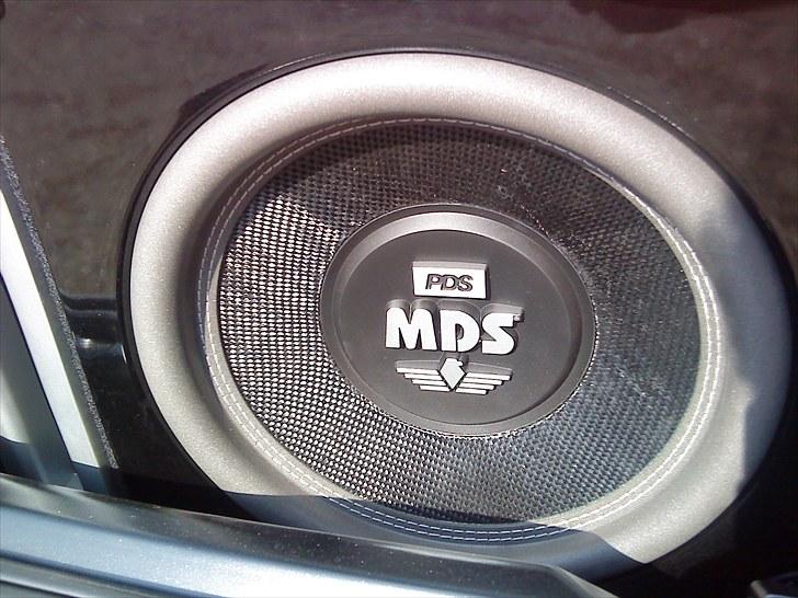 Peugeot 206 - selve bassen skulle være lavet af carbon for at den kan holde til et ekstrem lydtryk billede 14