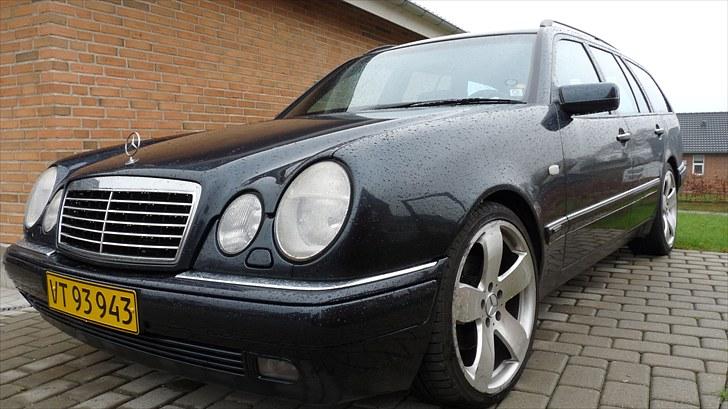 Mercedes Benz E300 TD Avantgarde SOLGT billede 1
