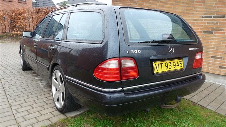 Mercedes Benz E300 TD Avantgarde SOLGT billede 4