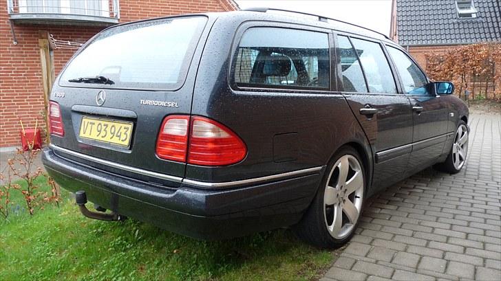 Mercedes Benz E300 TD Avantgarde SOLGT billede 5