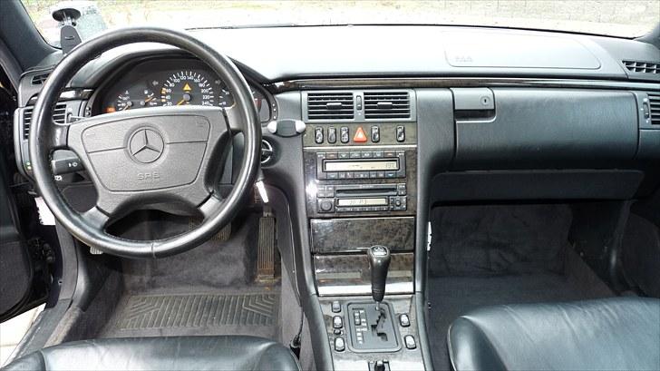 Mercedes Benz E300 TD Avantgarde SOLGT billede 9