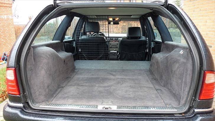 Mercedes Benz E300 TD Avantgarde SOLGT billede 18