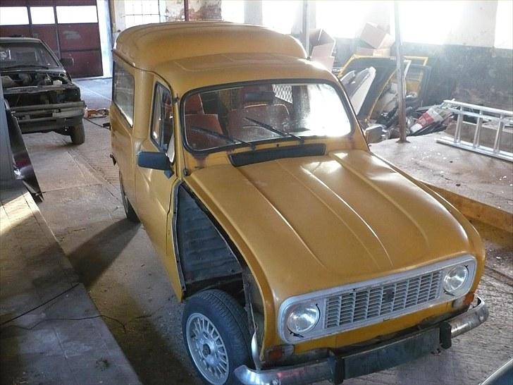 Renault 4 van solgt - et par forskærme ville ikke skade billede 2