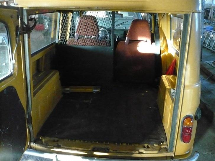 Renault 4 van solgt - masser af plads bagi til alt muligt godt billede 3