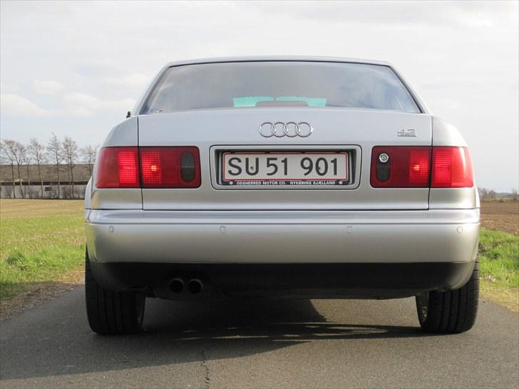 Audi A8 4,2 V8 Quattro billede 1